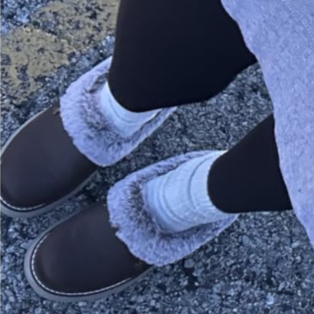 Sketchers keepsakes lite brown slippers